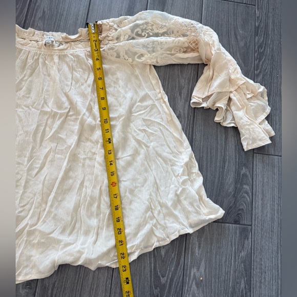 Umgee|Boho cream Wide sleeve blouse with Lace Floral embroidered sleeves•••Large - Picture 10 of 11